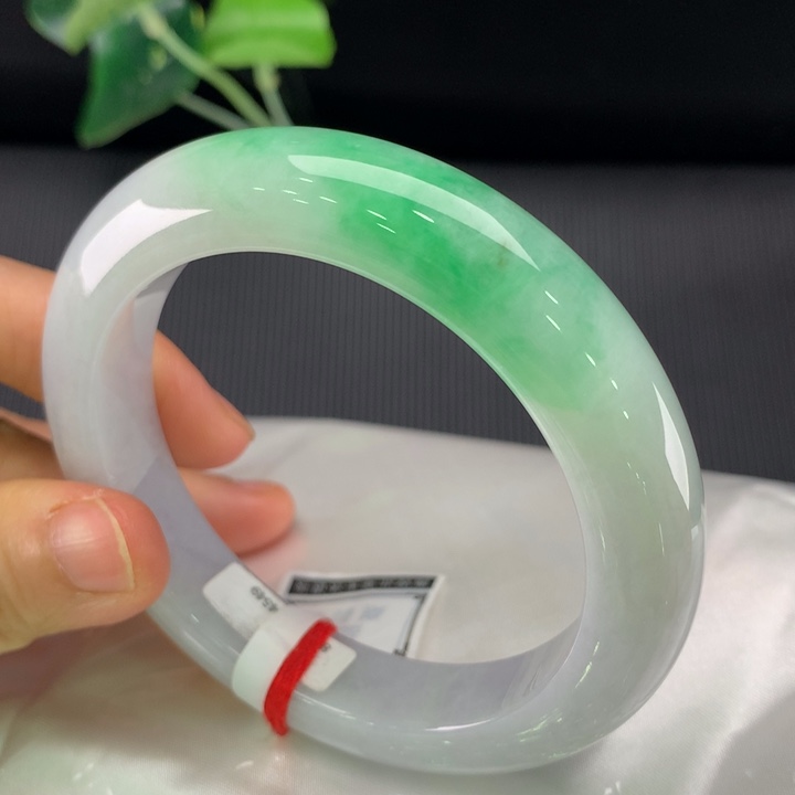 翡翠未镶嵌手镯正圈58