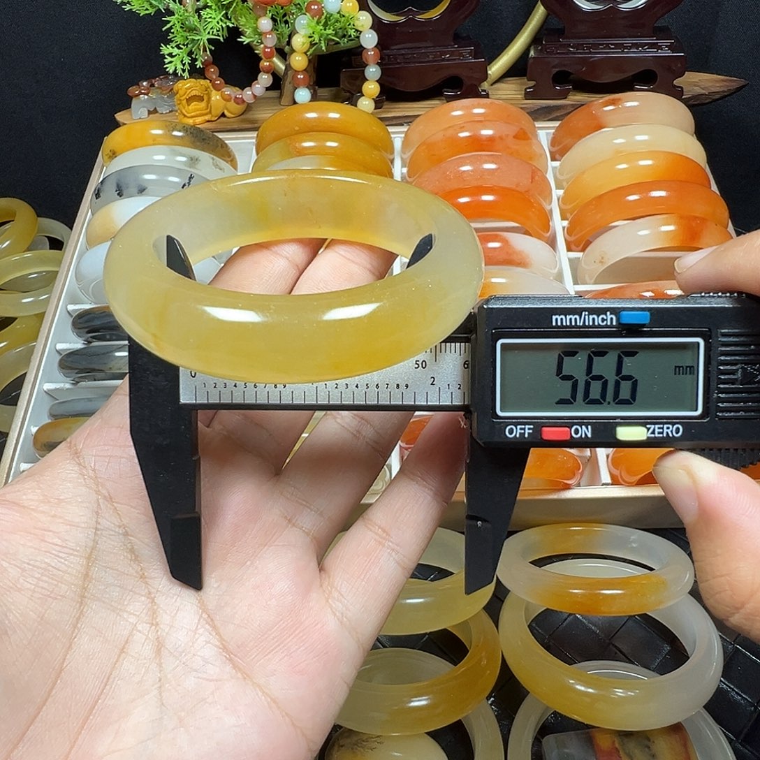 石英质玉（黄龙玉）未镶嵌手镯