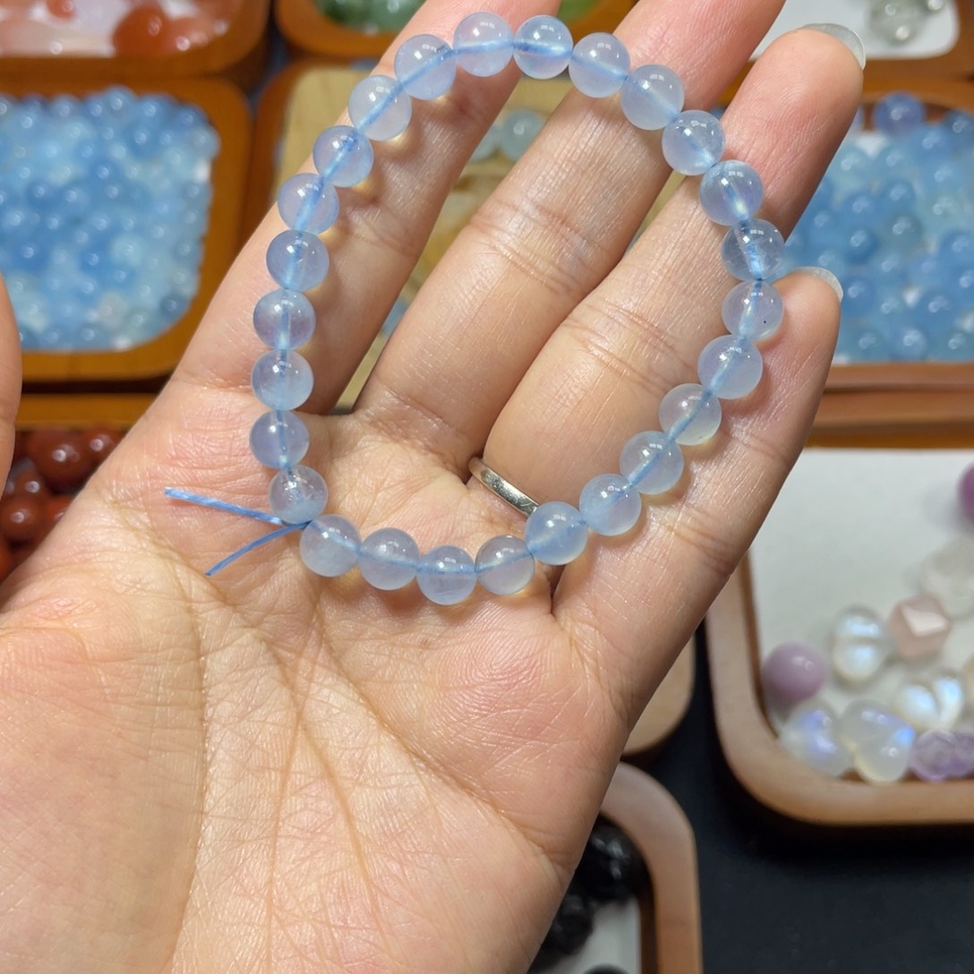 勾***菲未镶嵌手链水晶海蓝宝