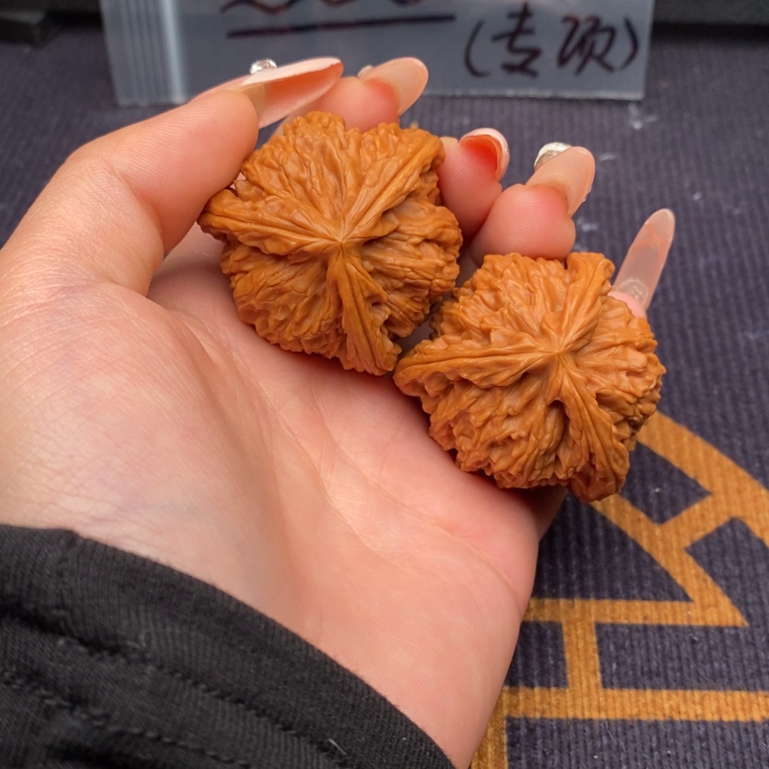 虎***甫文玩核桃吊坠白狮子