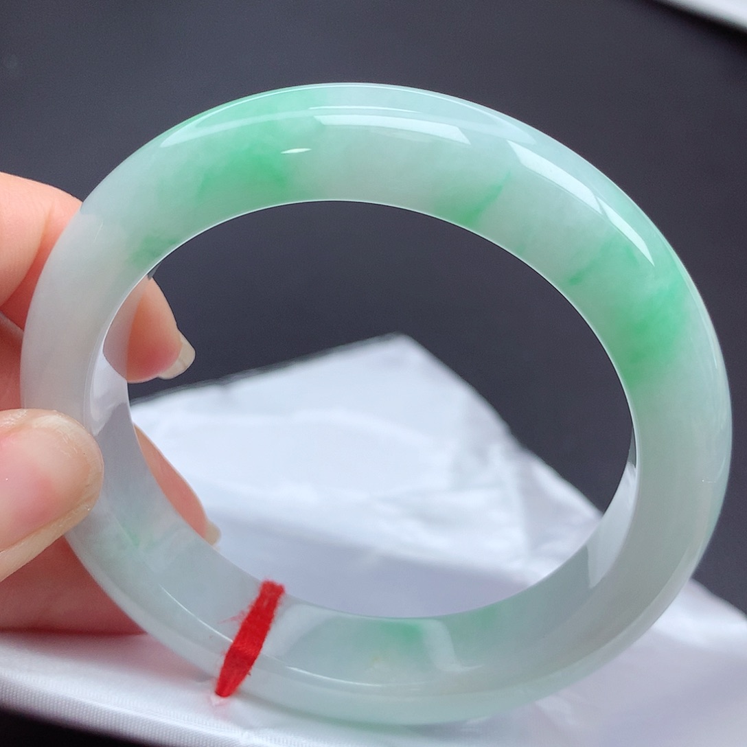 翡翠手镯未镶嵌我***天58圈口