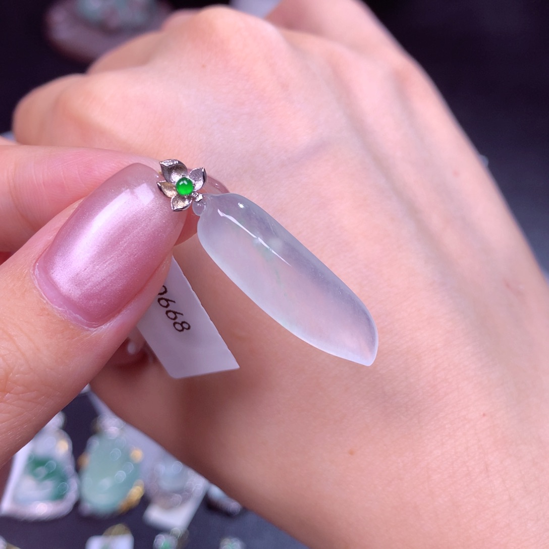 颈饰18K金镶嵌翡翠福瓜