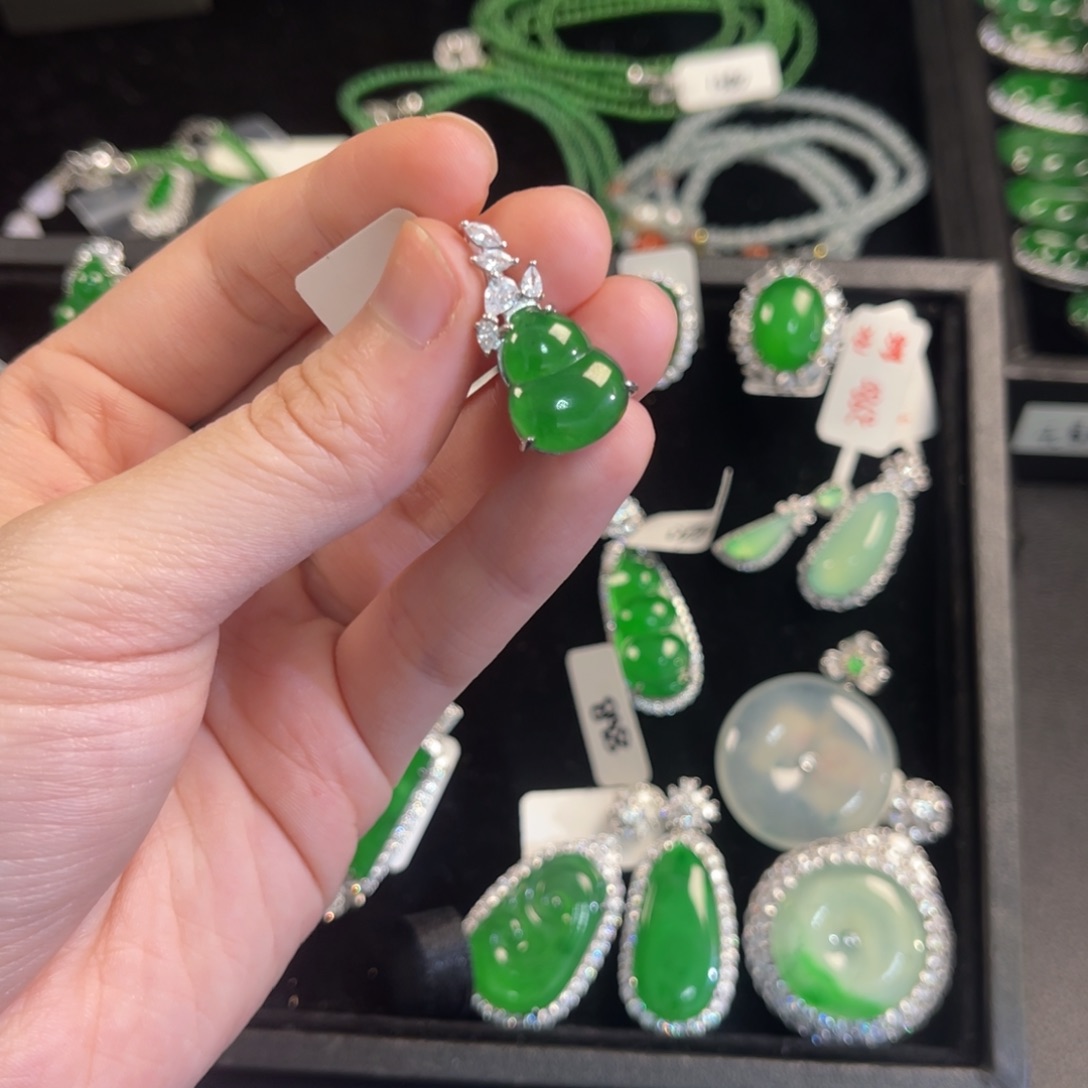 翡翠银S925镶嵌戒指葫芦吊坠