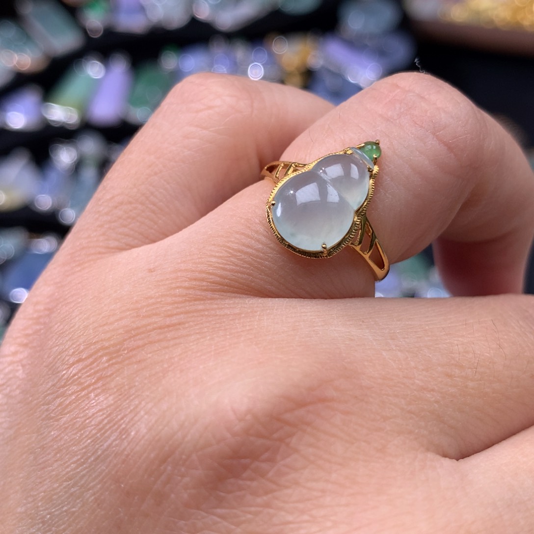 18K金镶嵌戒指翡翠葫芦戒指