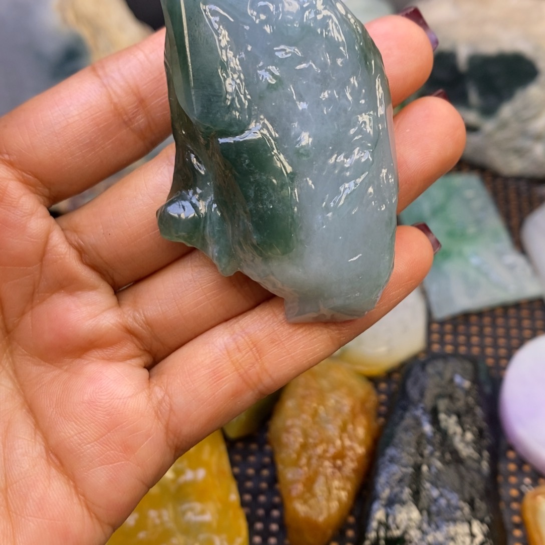 翡翠颈饰未镶嵌翡翠