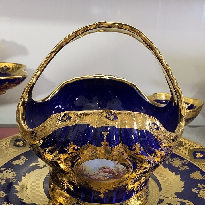 瓷片微瑕……………………………………