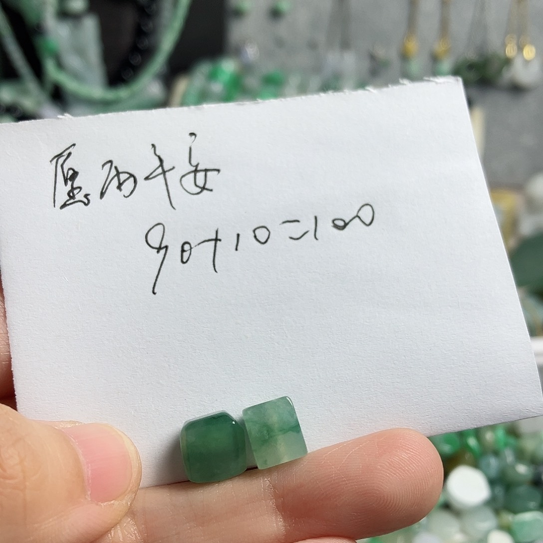 翡翠颈饰未镶嵌愿**安方糖