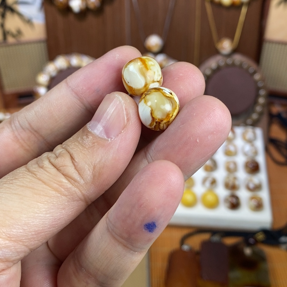 贾***宇12沁色精工老型珠两颗