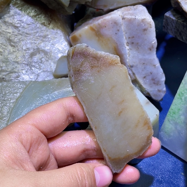 和田玉未镶嵌珠宝半成品