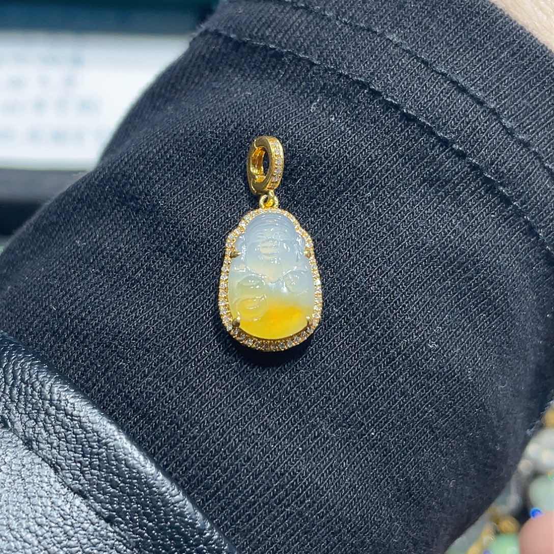 翡翠颈饰18K金镶嵌王****术吊坠