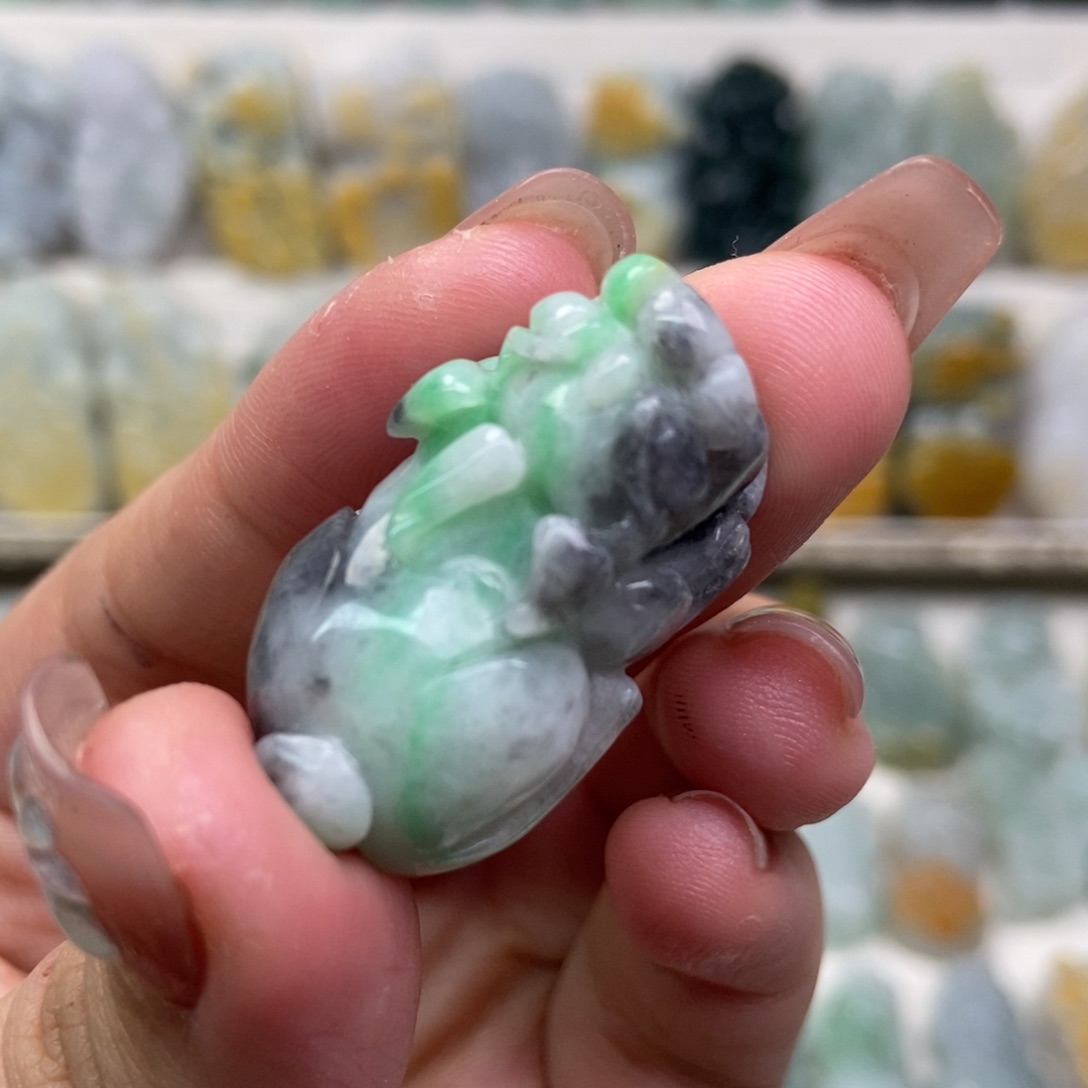 翡翠吊坠(赠链)未镶嵌