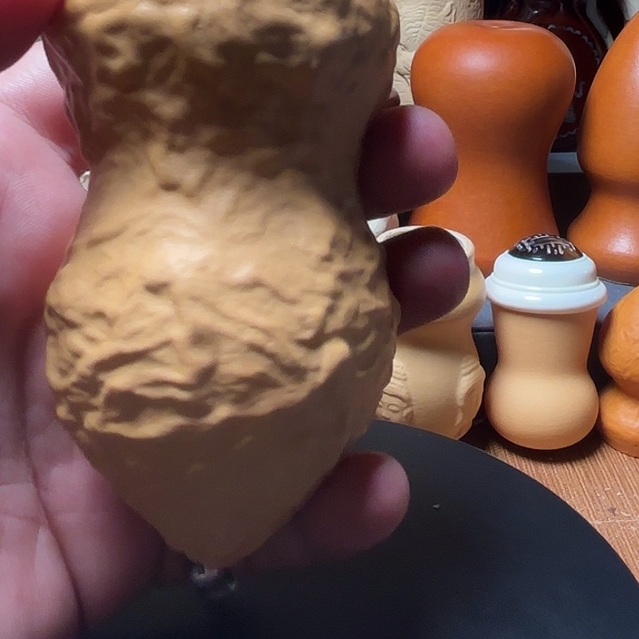 我***欢小心翼翼在这座大山深处走