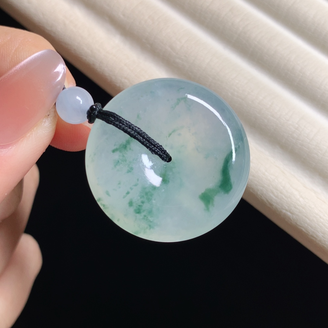 翡翠颈饰未镶嵌扣子