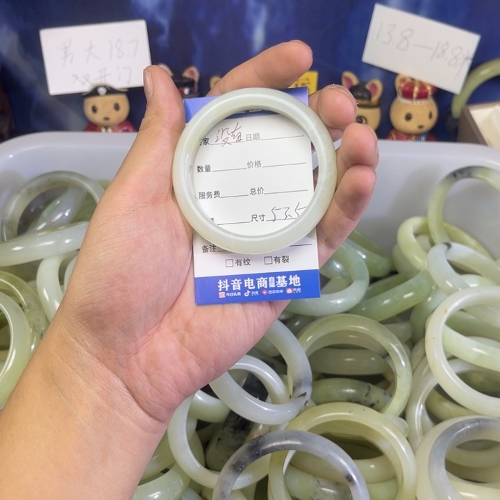 蛇纹石玉手镯未镶嵌没****塘