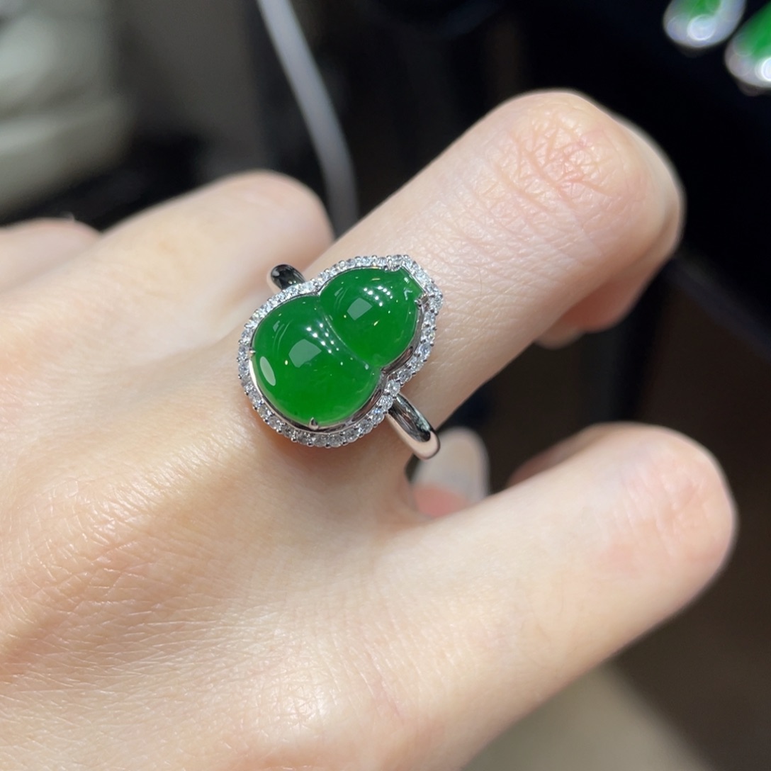 翡翠颈饰18K金镶嵌天然缅甸翡翠a货