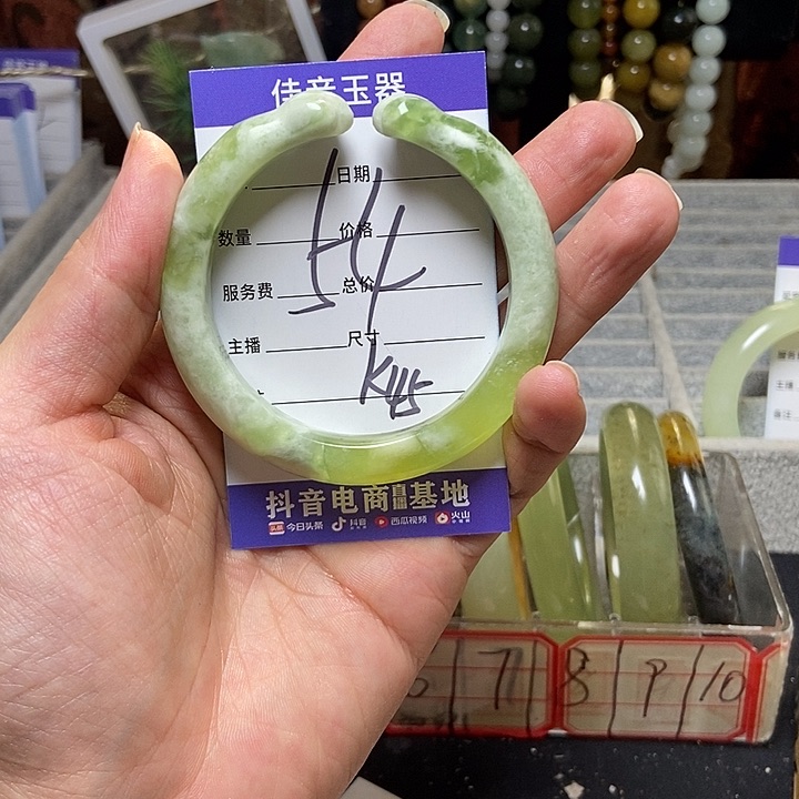 蛇纹石玉手镯未镶嵌