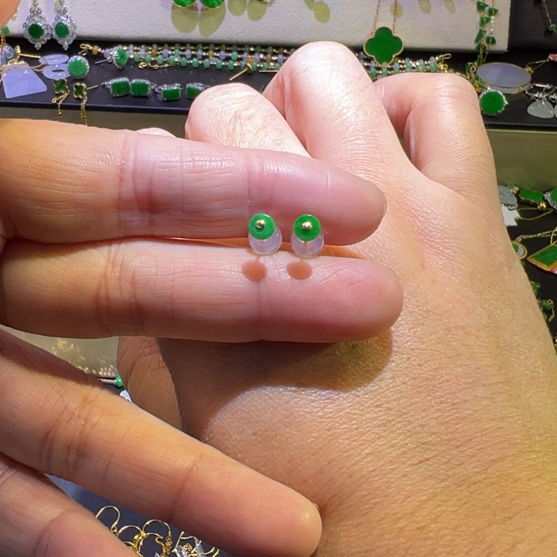 颈饰18K金镶嵌翡翠耳钉