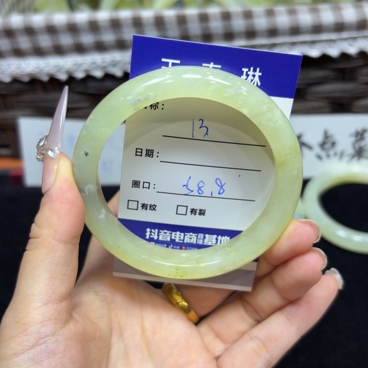 未镶嵌岫玉手镯天然