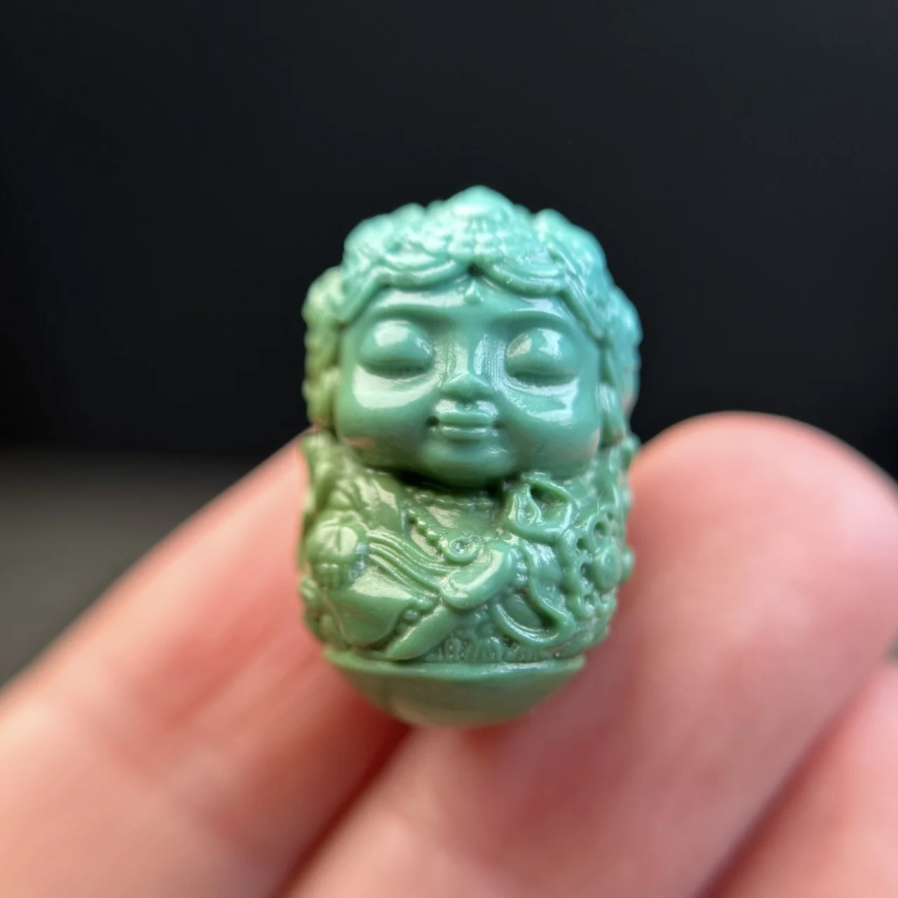 原矿菜籽色瓷釉精工雕刻绿度母文玩配饰项链吊坠挂坠配饰