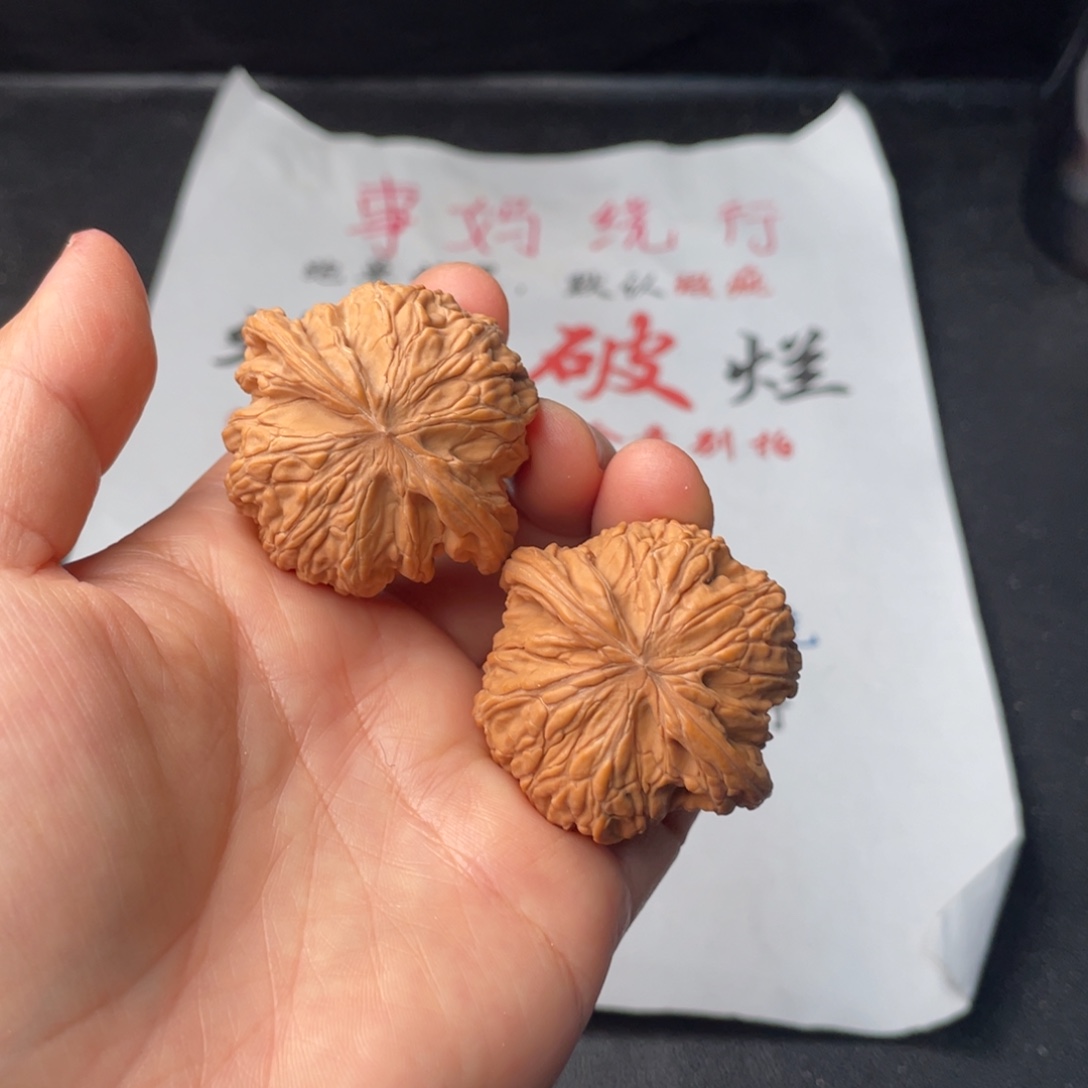 文玩核桃把件383。42磨盘