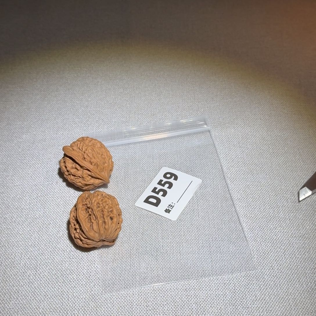 文玩核桃吊坠咚*鱼金牛559