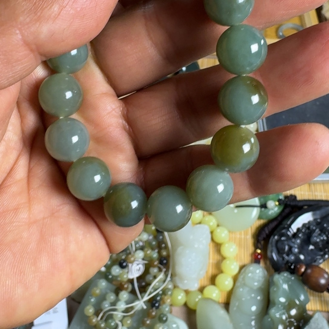 和田玉颈饰未镶嵌