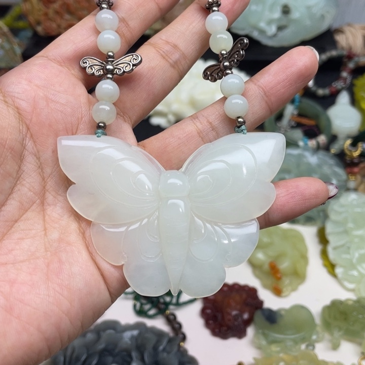 蛇纹石玉未镶嵌颈饰