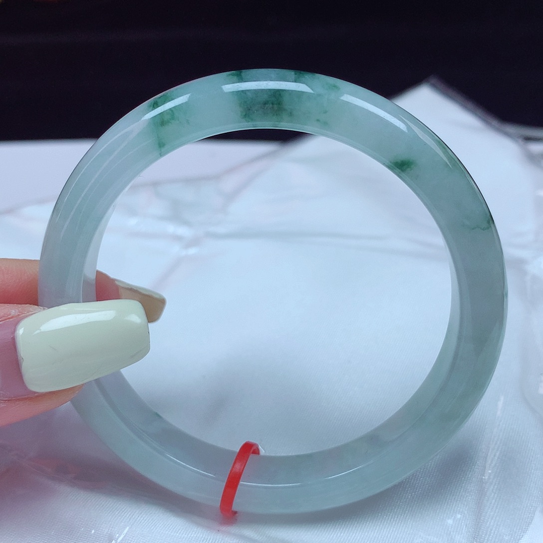 翡翠手镯未镶嵌55圈