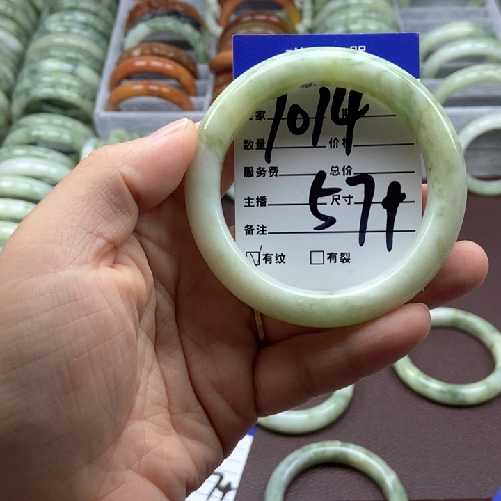 蛇纹石玉手镯未镶嵌