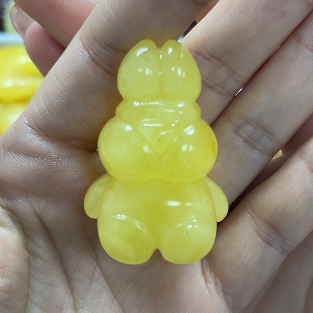 未镶嵌琥珀裸石12.1克兔子