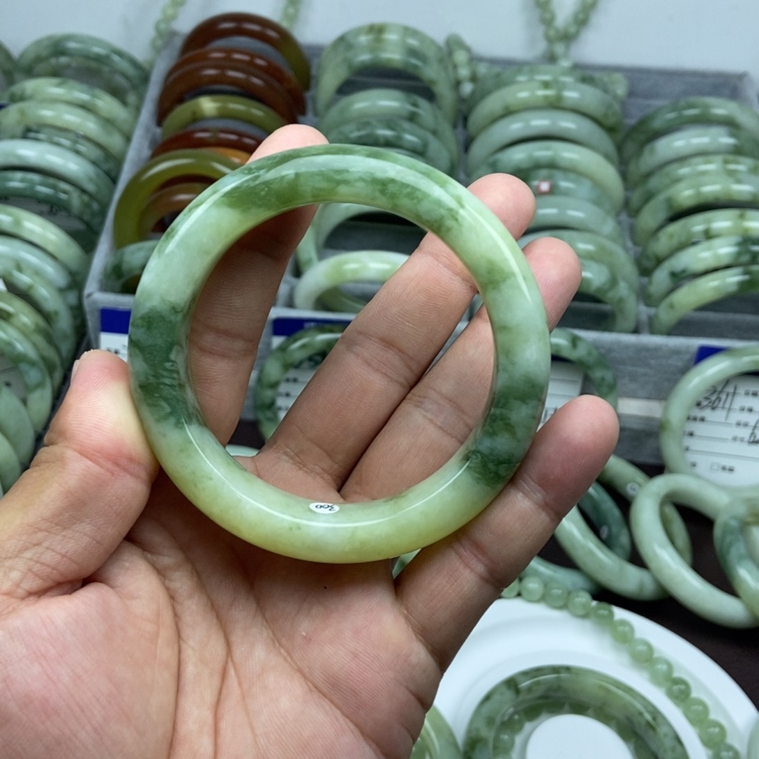 【***】蛇纹石玉未镶嵌手镯