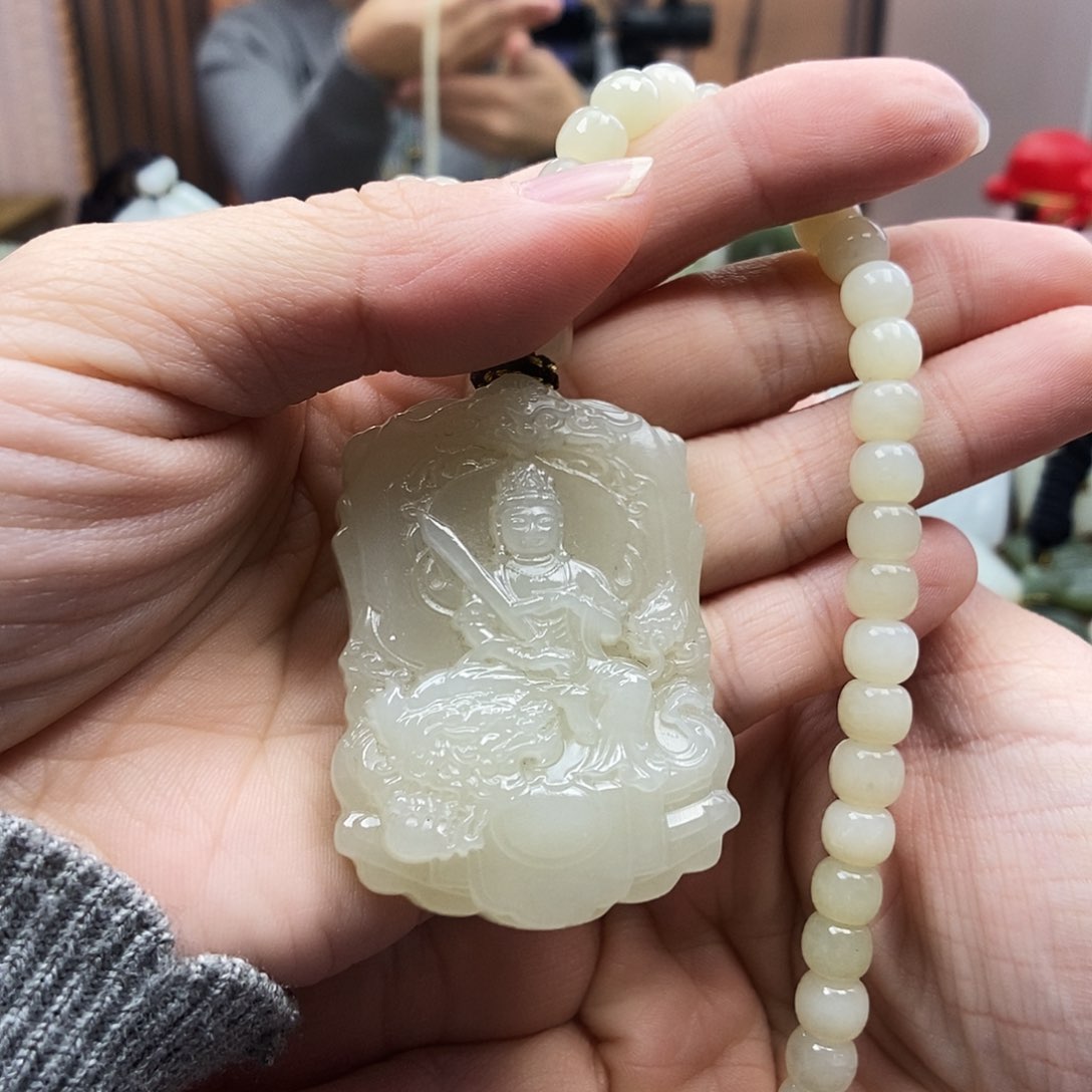 颈饰未镶嵌和田玉莫*