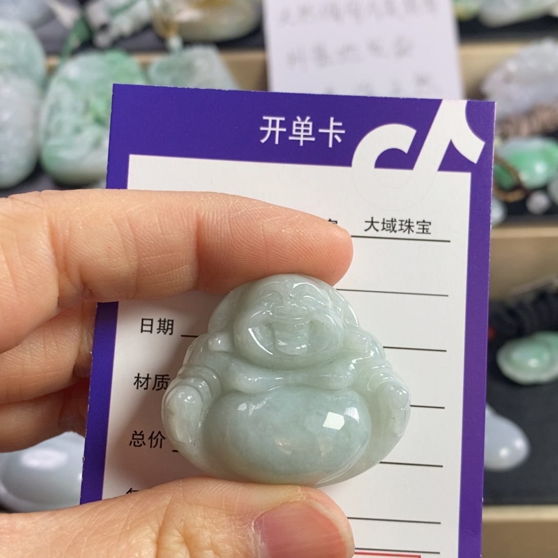 翡翠颈饰未镶嵌佛公