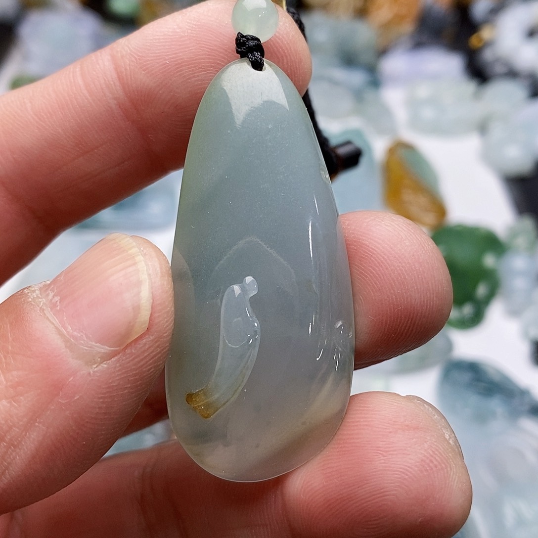 翡翠颈饰未镶嵌悟道