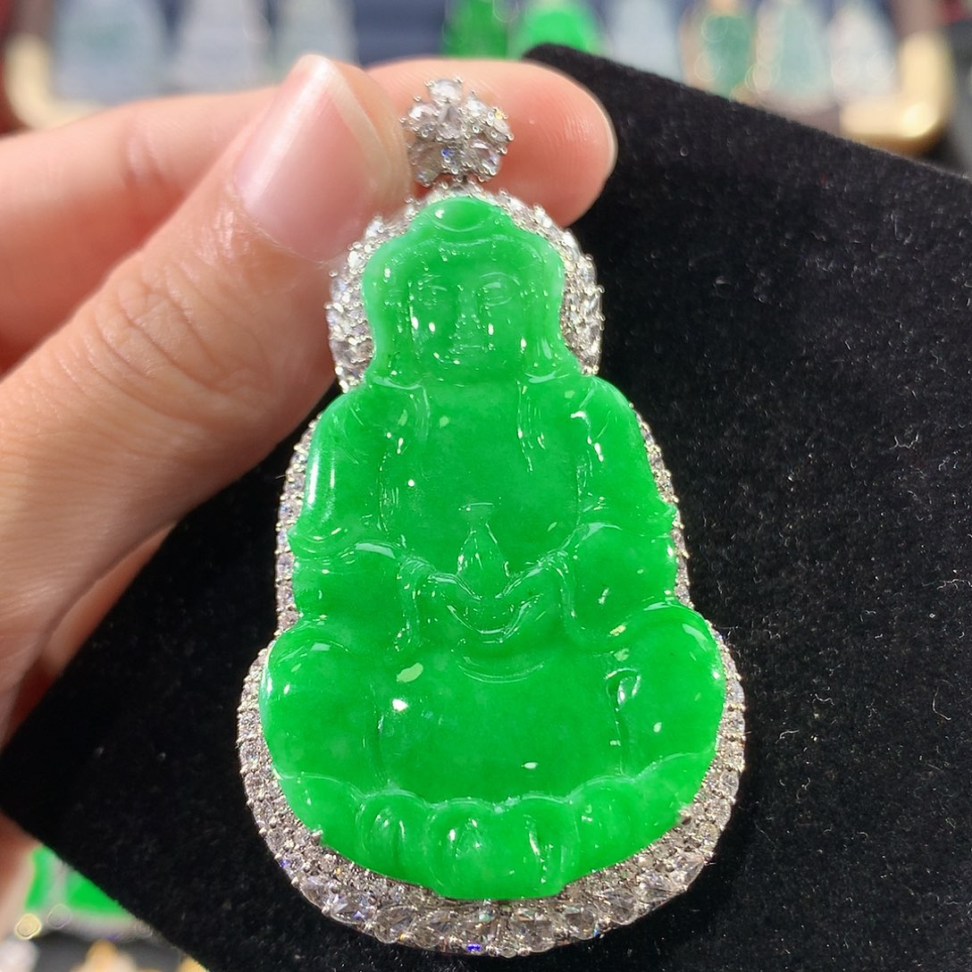 翡翠18K金镶嵌颈饰