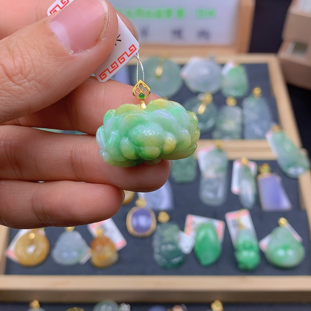 翡翠颈饰18K金镶嵌翡翠