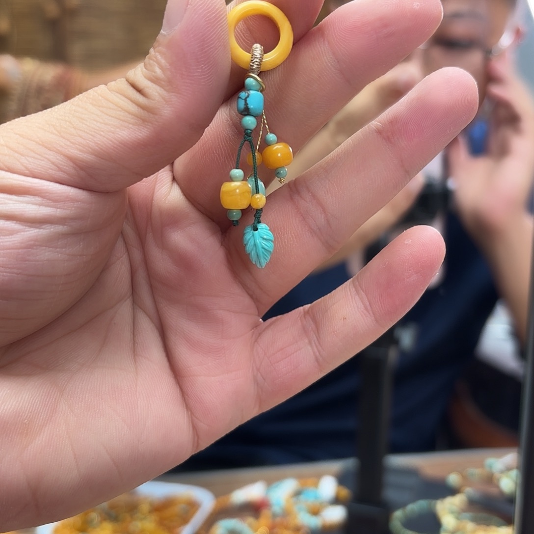 琥珀未镶嵌裸石发一件