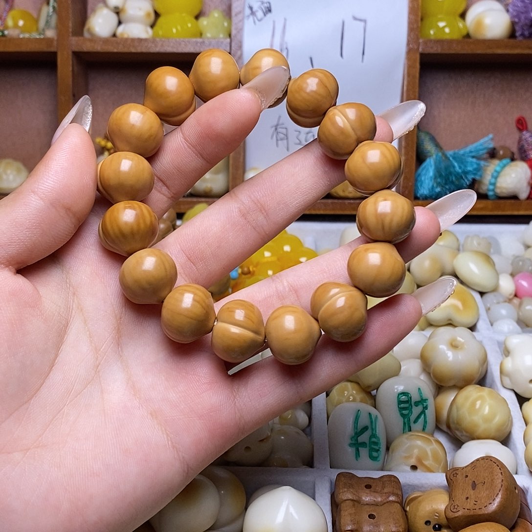 用***1吊坠猴头核桃发牌