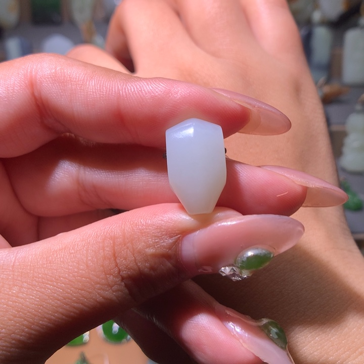 k***o和田玉未镶嵌颈饰