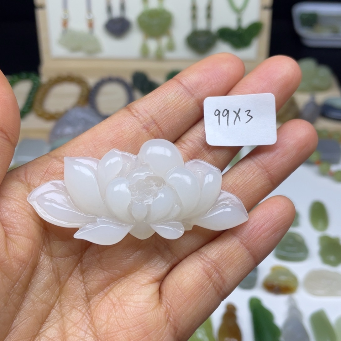 無***相和田玉未镶嵌颈饰