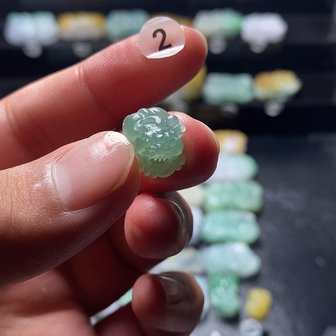 定制翡翠未镶嵌毛货满底色特色料口含珠貔貅