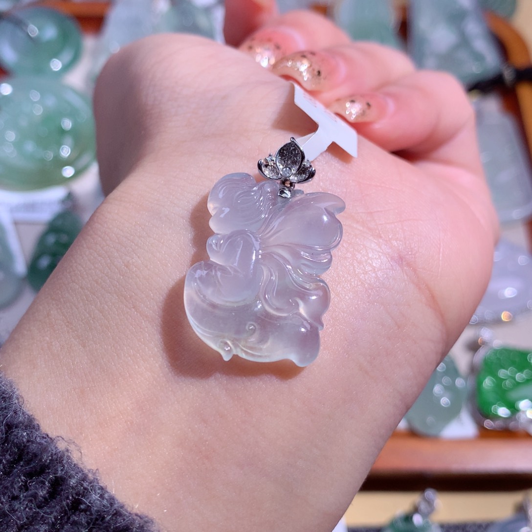 翡翠颈饰18K金镶嵌冰仙子