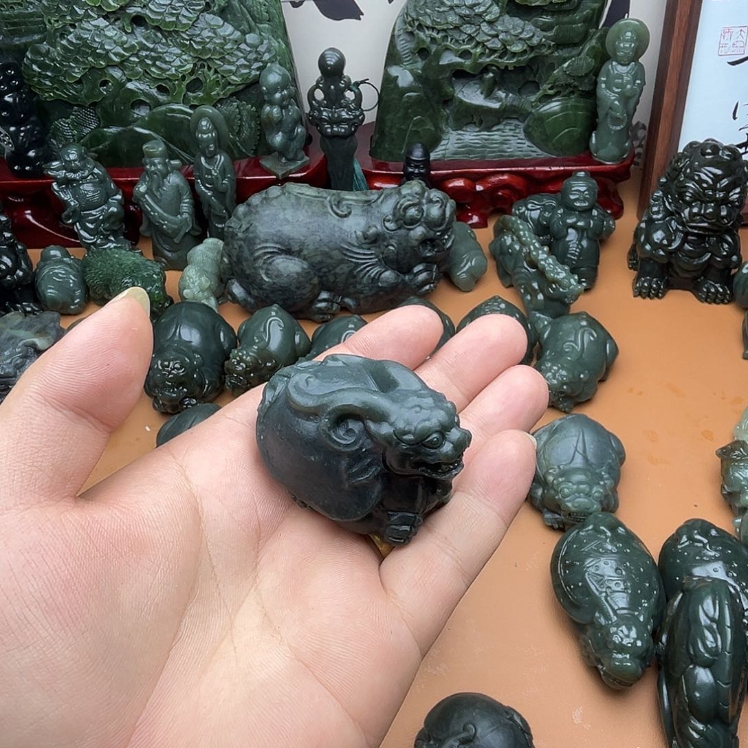 D***n和田玉未镶嵌挂件