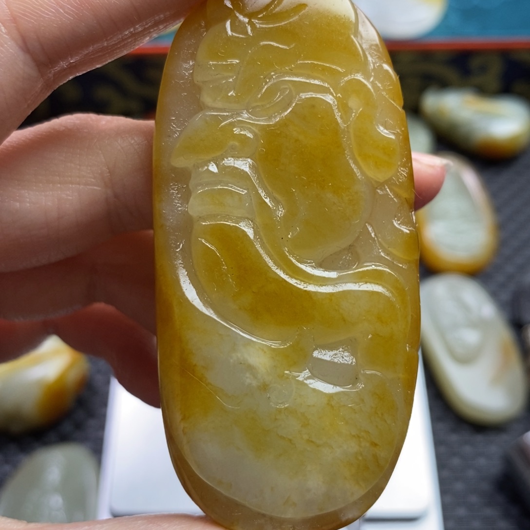 和田玉未镶嵌把件