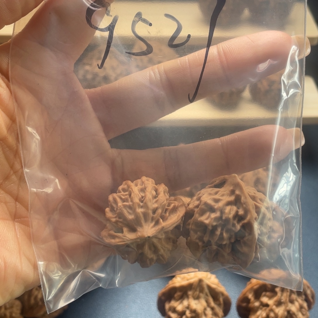 ****7文玩核桃吊坠秦岭核桃