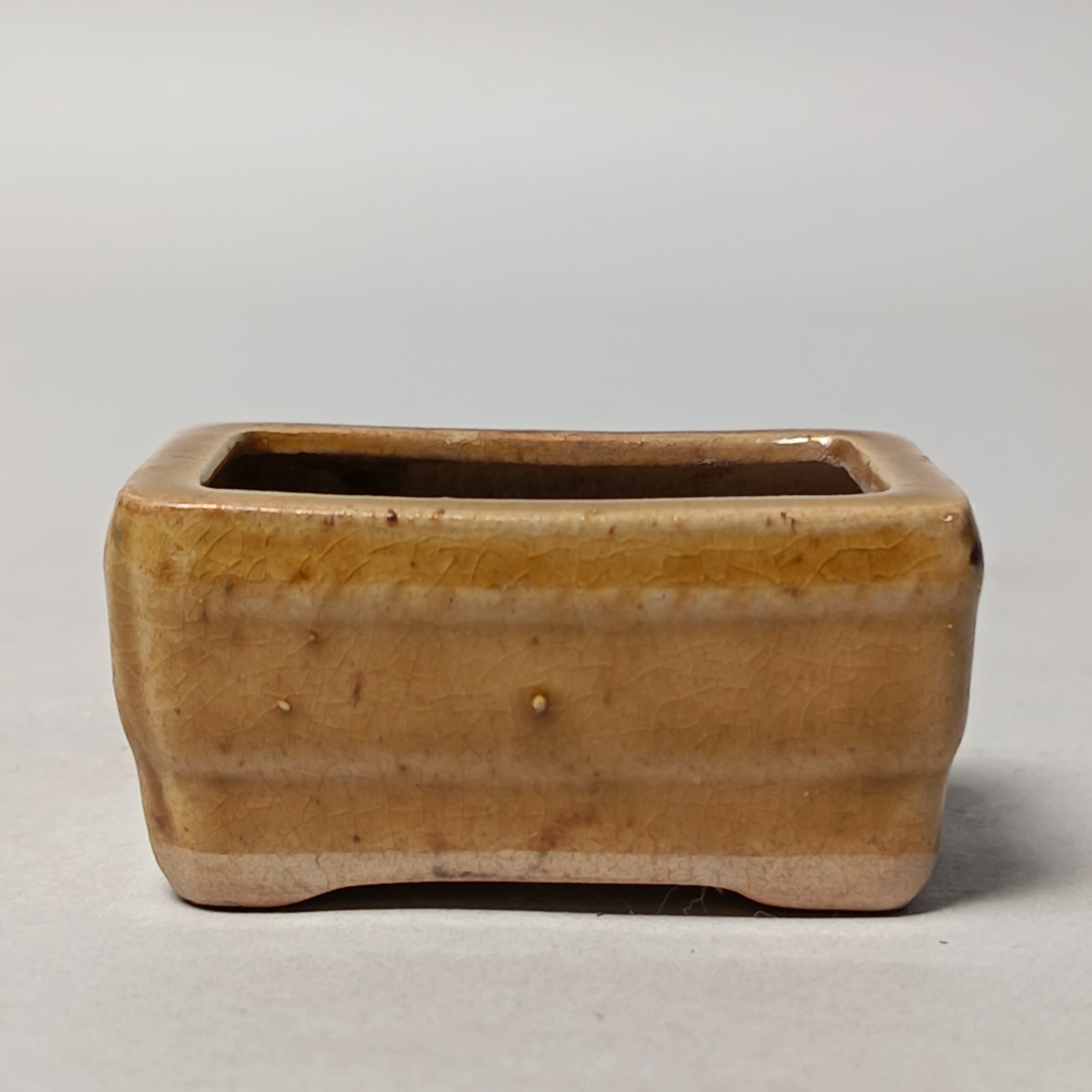 【010022799】BJ 近现代 黄釉菖蒲盆