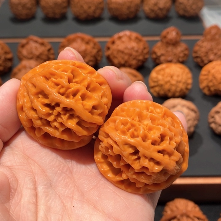 文玩核桃吊坠古树珊瑚819