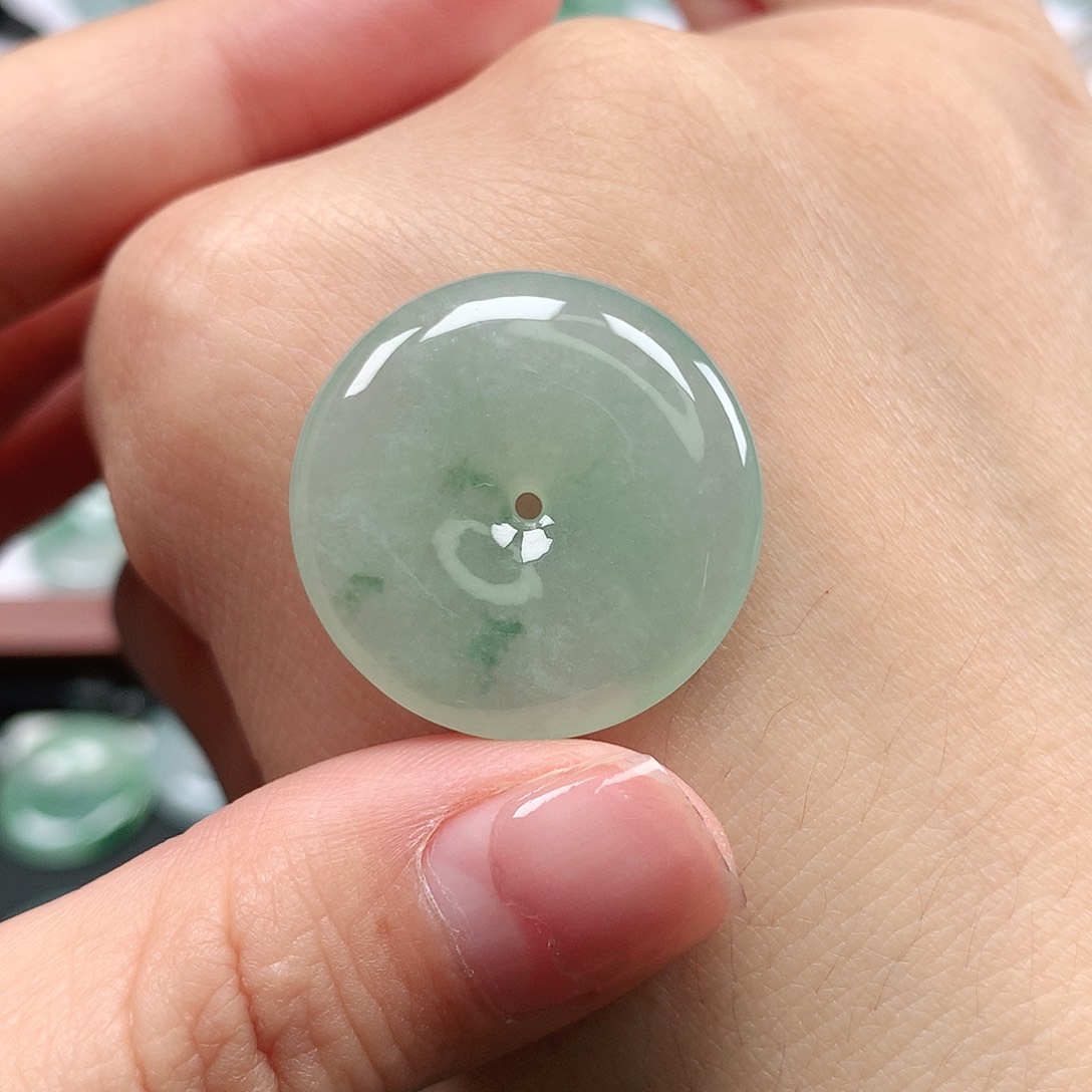 翡翠颈饰未镶嵌平安