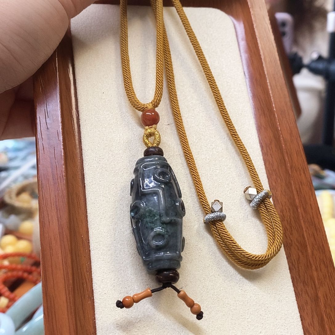 翡翠颈饰未镶嵌翡翠挂件