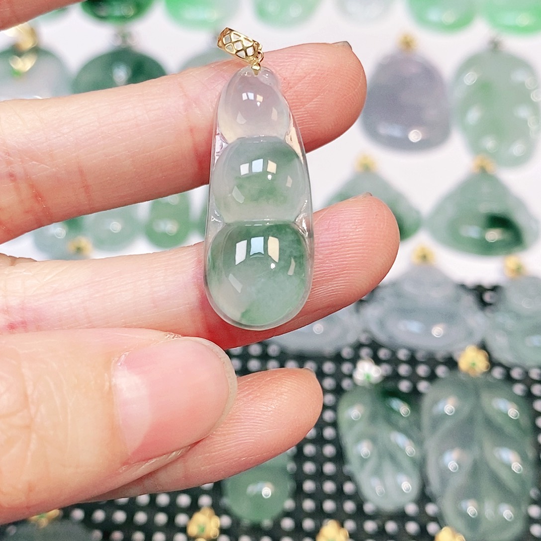 翡翠18K金镶嵌颈饰